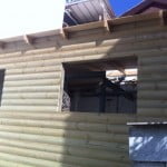 חיפוי קיר מעץ מוקצע