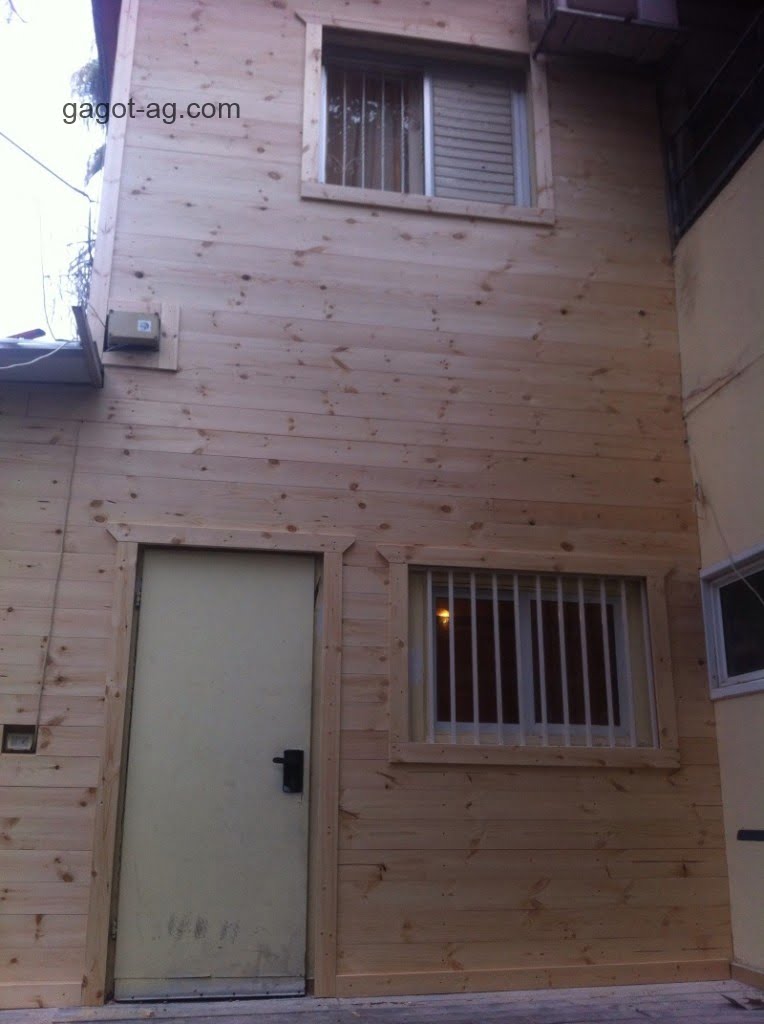 חיפוי קיר מעץ מוקצע