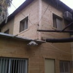 נגר גגות - חיפוי קיר מעץ מוקצע