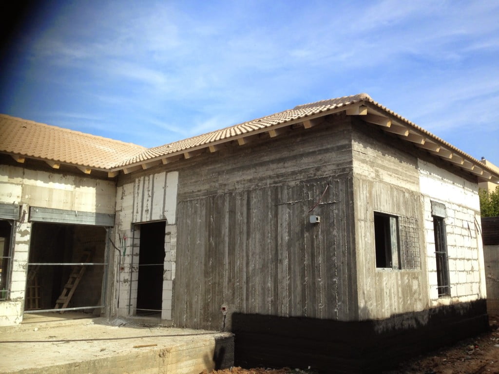 גג רעפים כפרי