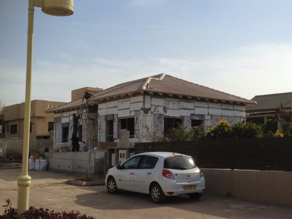 גג רעפים כפרי