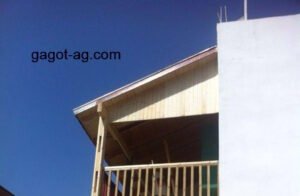 תוספת למבנה של חדר שינה ומעליו מרפסת לקומה השניה