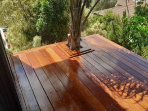 דק איפאה במרפסת