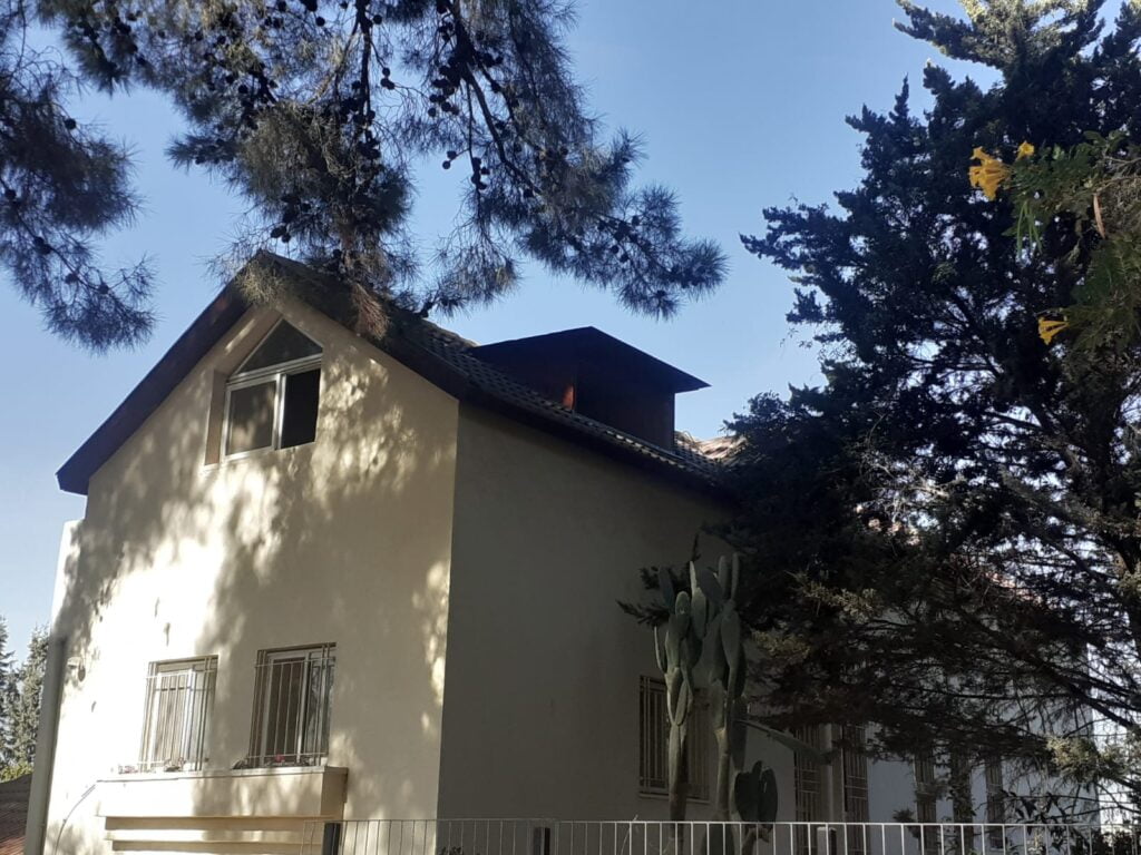 הגבהת גג קוקייה עם חלון