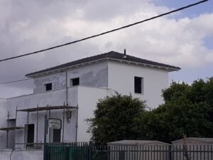 גג רעפים בסגנון כפרי