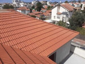 גג רעפים קרניז בטון