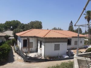 גג רעפים בסגנון כפרי