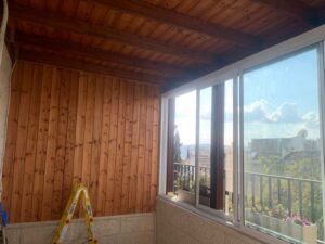 סגירת מרפסת כולל ויטרינות