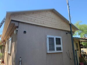 בניית קונסטרוקציה מקורות עץ מחוטא