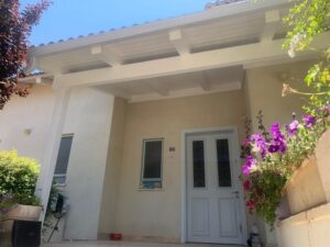 פרגולה מעץ גושני