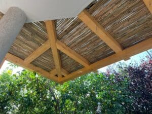 פרגולת עץ גושני