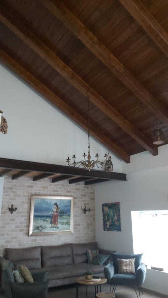 גג רעפים גלוי חשוף 