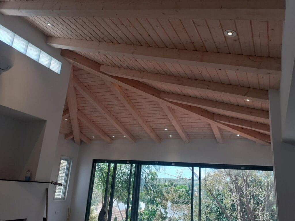 גג רעפים גלוי חשוף 