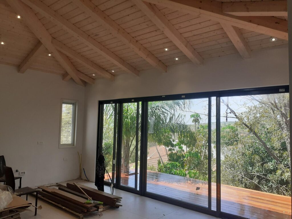 גג רעפים גלוי חשוף