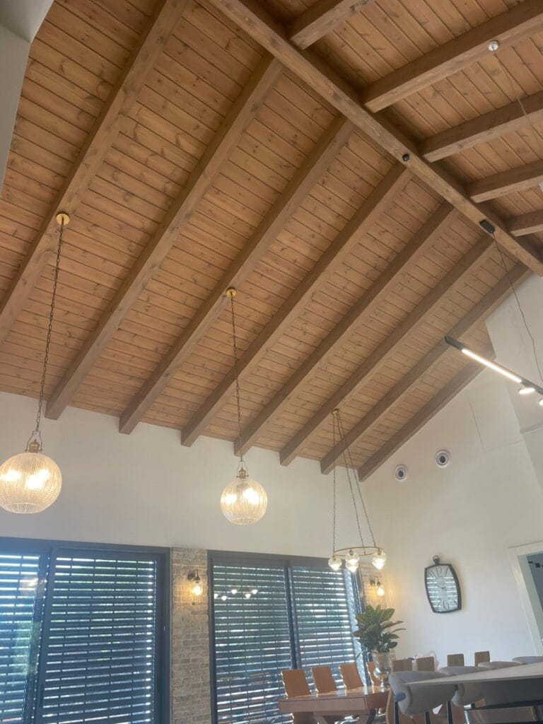 גג רעפים גלוי חשוף 