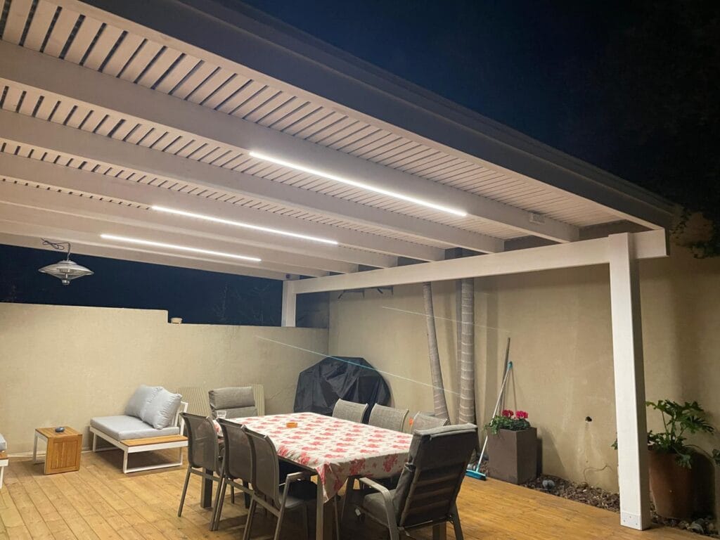 בניית פרגולה מעץ סנטף