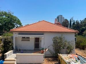 שיפוץ גג רעפים מקצועי – פירוק והחלפת רעפים, בידוד וגימור איכותי